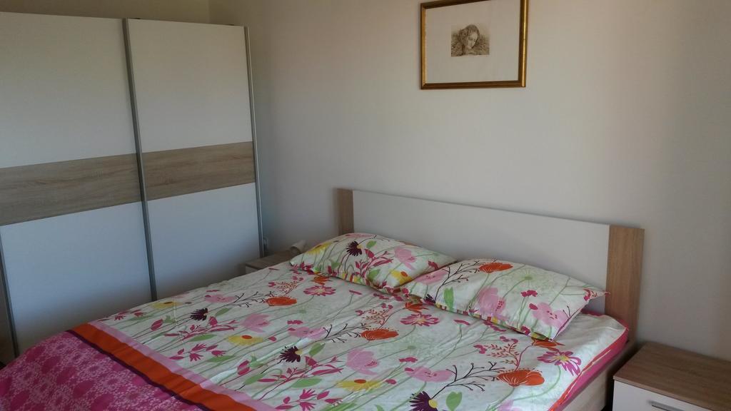 Apartment Mirella *